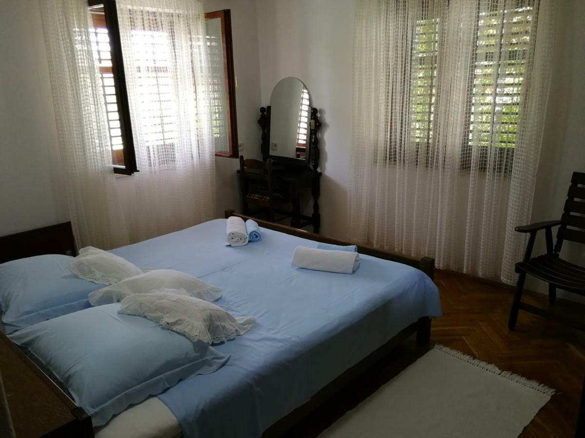 Apartman Mladenka Supetar Exterior foto
